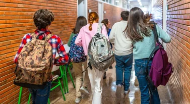 W szkołach stawiają specjalne budki. Bez tego nie idzie wytrzymać