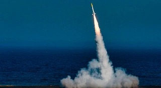 Zapomnijcie na chwilę o SpaceX i NASA. Dziś oczy wszystkich fanów militariów i technologii kosmicznych zwrócone były na Ustkę. To właśnie tam, na Centralnym Poligonie Sił Powietrznych, polska myśl techniczna udowodniła, że potrafi sięgać wysoko. Dosłownie. To początek nowej ery dla Wojska Polskiego.