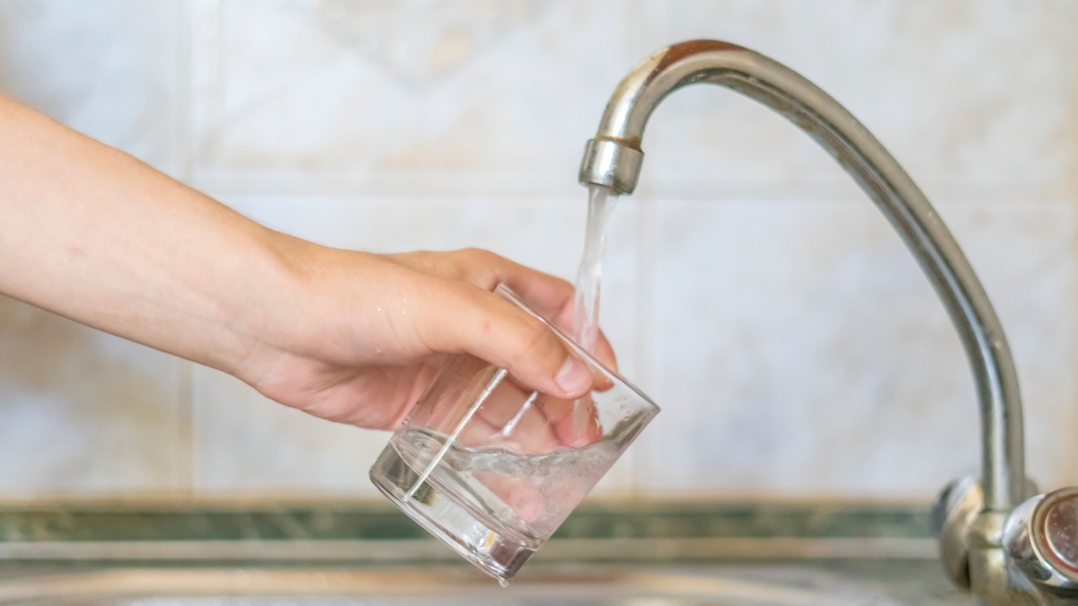 Pijesz fluorowaną wodę i spada ci IQ. W końcu zbadali wielki mit