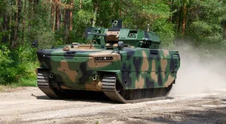 To moment, na który polska zbrojeniówka i żołnierze czekali od dekad. Koniec z pudrowaniem trupów w postaci przestarzałych BWP-1. Dziś, 4 grudnia, Wojsko Polskie oficjalnie wchodzi w XXI wiek w kategorii bojowych wozów piechoty. Pierwsze seryjne egzemplarze BWP Borsuk trafiły do służby.