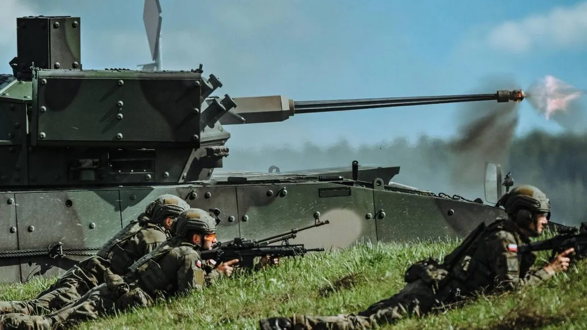 KTO Rosomak nie tylko zostaje z nami na dłużej, ale będzie też większy, nowocześniejszy i produkowany na masową skalę.