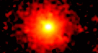 Standardowa kometa, którą znamy z lekcji fizyki czy podręczników, ciągnie za sobą efektowny warkocz pyłowy i jonowy, zawsze skierowany w stronę przeciwną do Słońca. Jednak 3I/Atlas gra według własnych zasad.