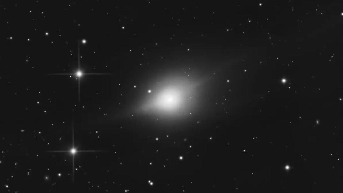 Kometa 3I/Atlas i celebryta świata nauki Avi Loeb znów rozpalili internet. Chodzi o rój tajemniczych obiektów otaczających międzygwiezdnego gościa.