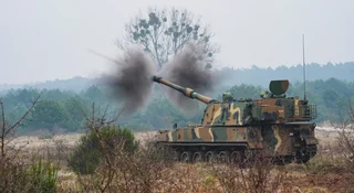 To wiadomość, na którą czekali wszyscy polscy wojskowi, analitycy i entuzjaści militariów nad Wisłą. Do naszego kraju dotarły wyjątkowe armatohaubice K9. Oznacza to, że Wojsko Polskie dysponuje arsenałem, jakiego próżno szukać u naszych europejskich sąsiadów.