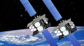 Podpisany w Warszawie dokument dotyczy dostępu naszej armii do amerykańskiego systemu Wideband Global SATCOM WGS, czyli szerokopasmowego, wojskowego systemu łączności satelitarnej. Zapewni on globalny, bezpieczny i odporny na zakłócenia dostęp do komunikacji dla polskich Sił Zbrojnych.