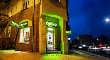 Do Żabki weźmiesz za duże spodnie. Sklep startuje z nową usługą