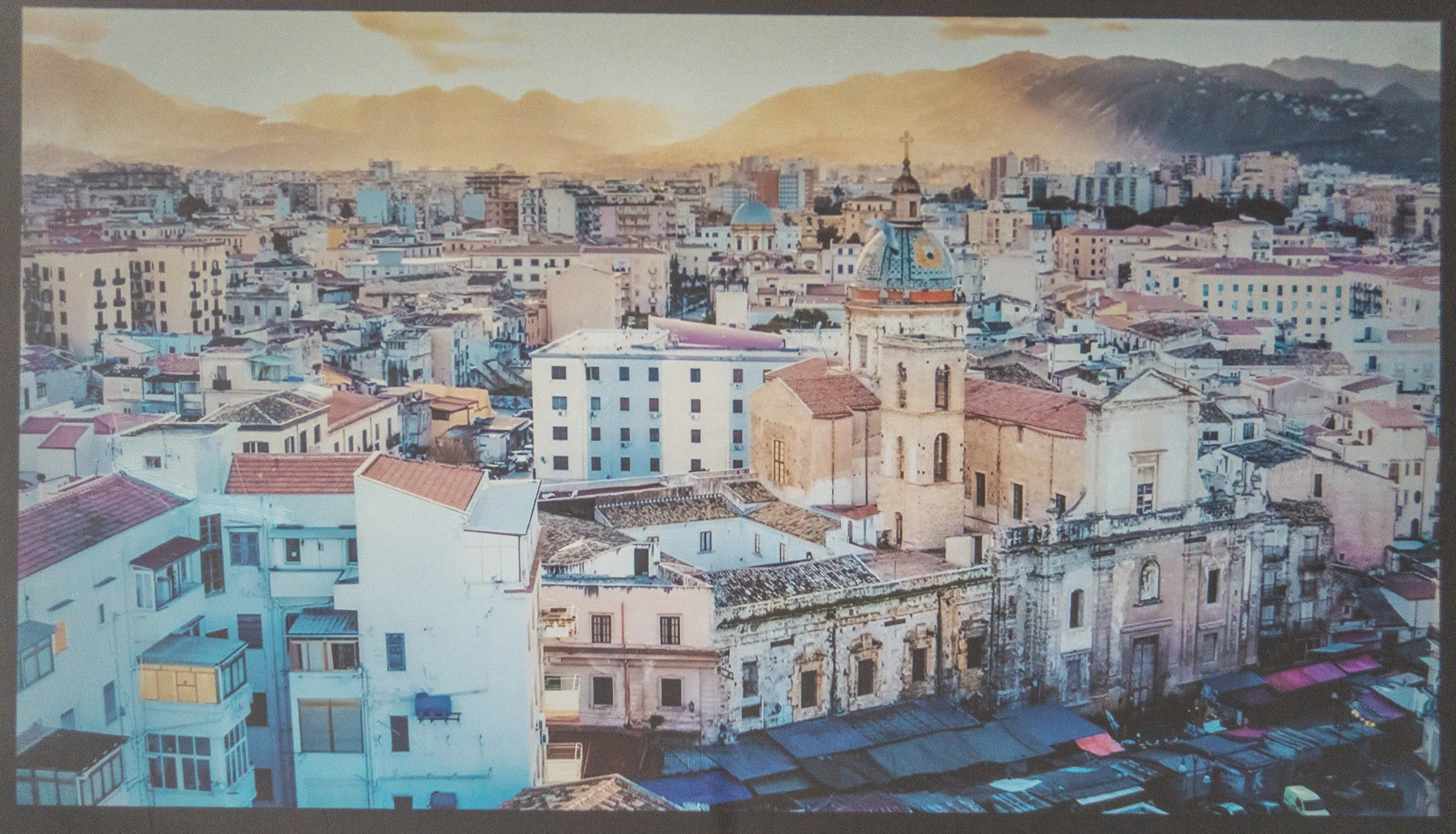 kadr za dnia, ściana