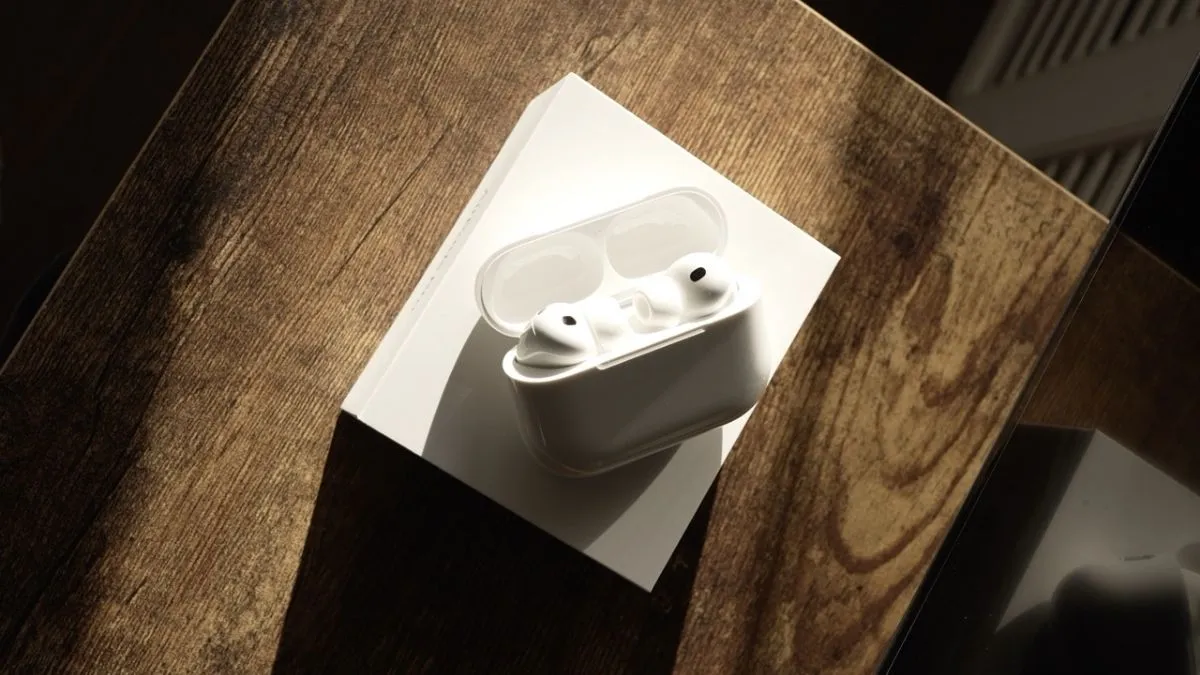 Apple ulepsza za darmo AirPodsy w Polsce. Tej funkcji mi brakowało