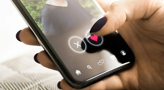 Rynek pracy doprowadził ludzi na Tindera