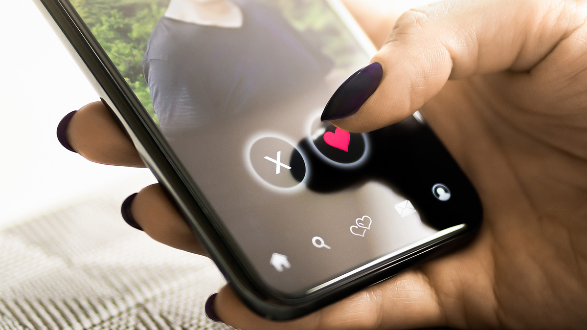 Ludzie szukają pracy na Tinderze. Rynek się zepsuł