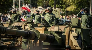 Magazyny pełne granatów. Nowy tajemniczy kontrakt armii