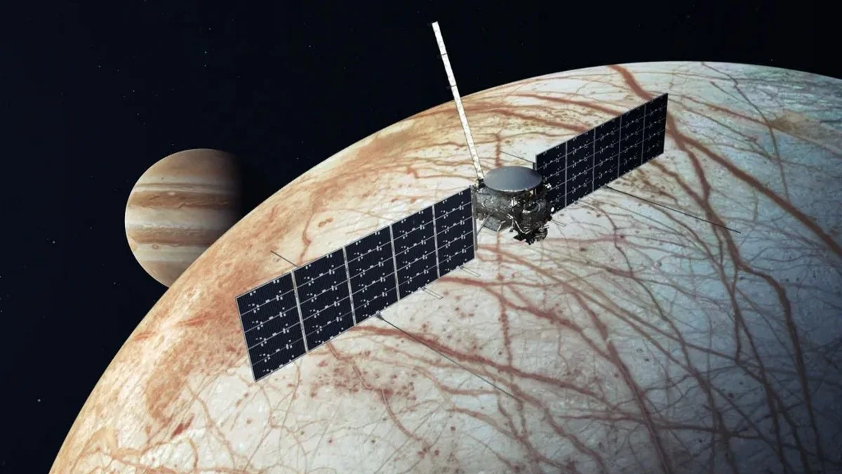 Sonda NASA Europa Clipper, której głównym celem jest lodowy księżyc Jowisza, złapała po drodze coś zupełnie innego, kometę międzygwiezdną 3I/Atlas, obiekt pochodzący spoza naszego Układu Słonecznego.