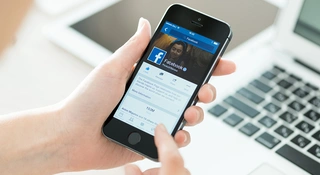 Facebook miał być taki jak kiedyś, lecz to słowa rzucone na wiatr