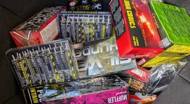 Mówią, że to tradycja i jedna noc. A walą fajerwerkami tygodniami i wbrew zakazom