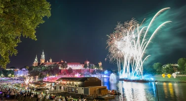 Miało nie być fajerwerków w Krakowie. Niestety odezwał się wojewoda