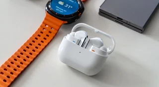 Galaxy Buds 4 z nową konstrukcją. W podróży to będzie złoto