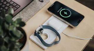 W 2025 ładowałem telefon tylko bezprzewodowo. Wywalam kable