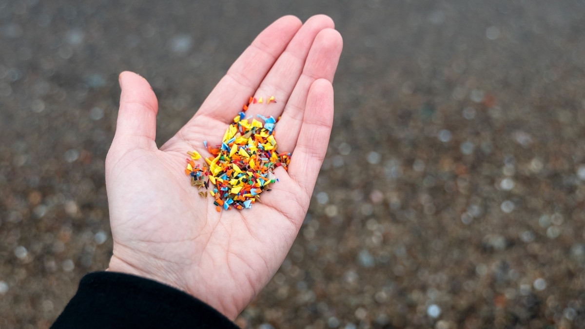 Mikroplastik wiruje jak tornado. Wreszcie wiemy, gdzie go łapać