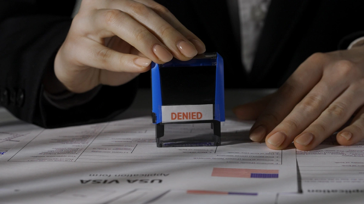 Sprawdzasz, czy ktoś pisze brednie w internecie? Cyk, odmowa wizy do USA