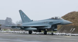 Na pasie lotniska 22. Bazy Lotnictwa Taktycznego w Malborku zameldowały się niemieckie Eurofightery. Pomogą nam patrolować granicę z Rosją i przestrzeń nad Bałtykiem.