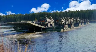 Czołgi nie czekają już na mosty. NATO ma własne