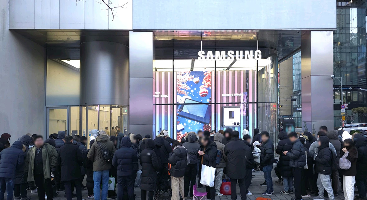 Image for Samsung wyprzedał nowy telefon w jeden dzień. Co tam się stało?