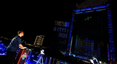 Zagrali w Tetrisa na dronach. Zbieram szczękę z podłogi