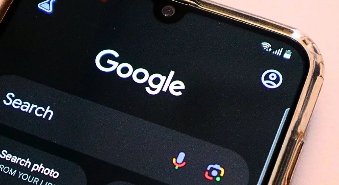 Google pod ścianą. Bruksela pyta, na czym karmi AI