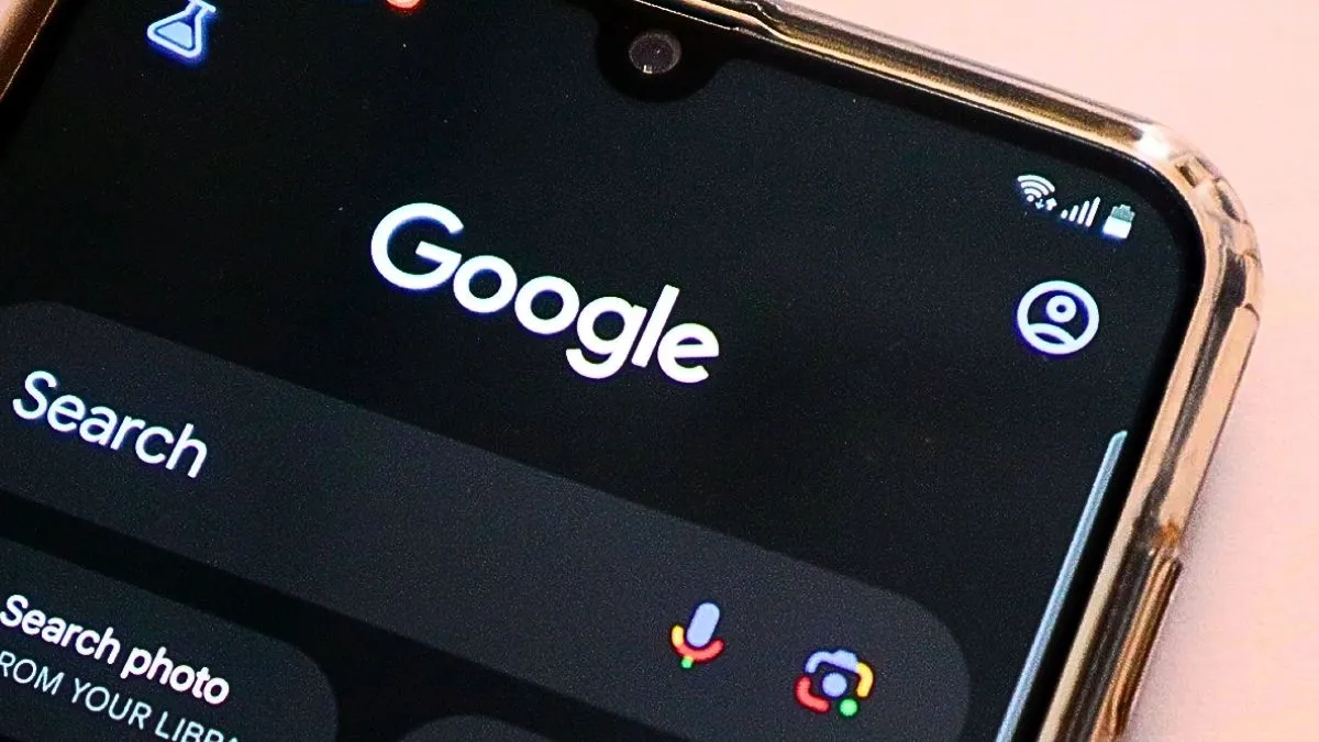 Google pod ścianą. Bruksela pyta, na czym karmi AI