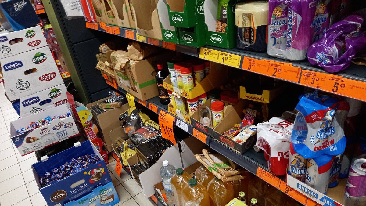 Kasy samoobsługowe miały sprawić, iż wszystkim będzie lżej. Nie jest