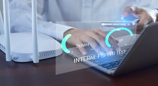 Kalifornijscy naukowcy opracowali przełomowy transmiter, który w przyszłości będzie fundamentem komunikacji bezprzewodowej.