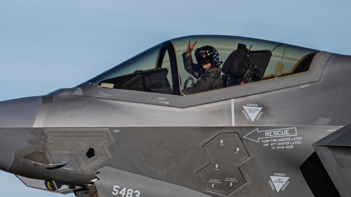 Jeśli ktoś jeszcze miał wątpliwości, czy F-35 Lightning II to faktycznie najważniejszy samolot bojowy współczesnego świata, 2025 r. ostatecznie je rozwiał. Lockheed Martin właśnie podsumował ostatnie dwanaście miesięcy i liczby, które zobaczyliśmy, wyrywają z butów.