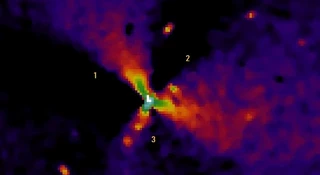 Kometa 3I/Atlas została sfotografowana przez kosmiczny teleskop Hubble'a. Zdjęcia ujawniły strukturę, która wymyka się prostym, astronomicznym definicjom. Zamiast chaotycznej bryły lodu i pyłu, naukowcy zobaczyli precyzyjną, niemal geometryczną grę dżetów, która budzi dreszcz emocji u każdego fana teorii o obcych cywilizacji.