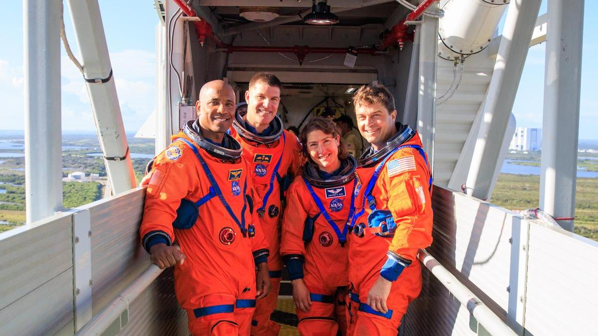 Nietypowy bagaż leci na Księżyc. NASA pakuje tam naszą historię