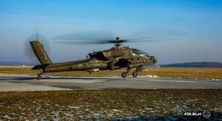 Śmigłowce AH-64 Apache w Wojsku Polskim to już prawdziwa siła. Mamy już siedem takich maszyn, a nasi piloci szykują się na nich na przyjęcie najnowszej wersji tej latającej legendy.