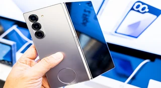 Samsung planuje zmienić wyświetlacze w serii składanych smartfonów. Czy pozbędzie się "wgłębienia"?