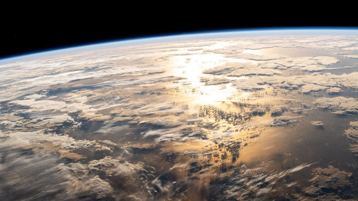 SpaceX z decyzją bez precedensu. Tysiące satelitów do przeprowadzki