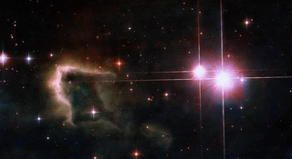 Ciemne gwiazdy mogą pomóc rozwiązać trzy palące zagadki dotyczące Wszechświata. Najnowsze badania dostarczają odpowiedzi na trzy pozornie rozbieżne, ale pilne zagadki dotyczące świtu kosmosu. 