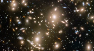 Kosmiczny Teleskop Jamesa Webba stworzył najdokładniejszą jak dotąd mapę ciemnej materii. Zobaczyliśmy niewidzialne rusztowanie Wszechświata w oszałamiających szczegółach.