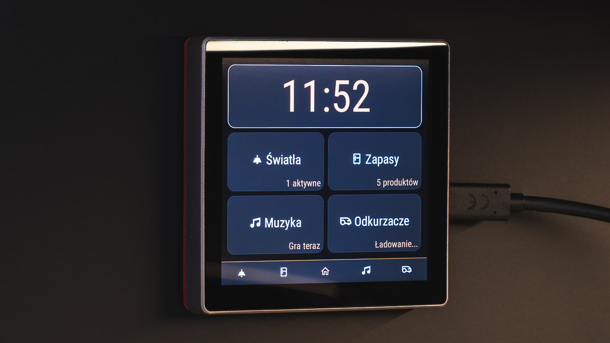 Apple nie zrobił smart ekranu, więc zrobiłem go sam. Kosztował 80 zł