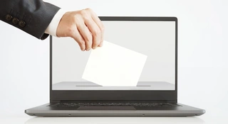 Obiecali głosowanie online milionom Polaków. Polegli w głosowaniu dla 800 członków