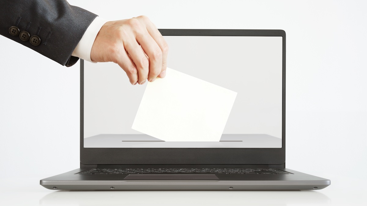 Obiecali głosowanie online milionom Polaków. Polegli w głosowaniu dla 800 członków