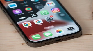 W ekranie nowego iPhone zajdą duże zmiany. Przeprojektowano cały wyświetlacz.