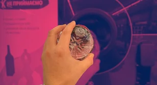 Nie wierzę, że to robiłem. Ten sposób na napoje to czyste złoto