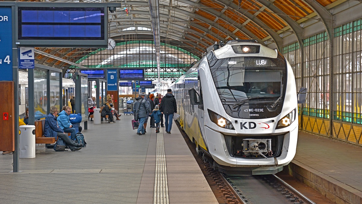 Koniec diesla na kolei? Takich pociągów w Polsce jeszcze nie było