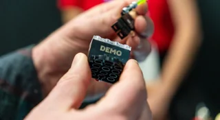 Klocek wydaje dźwięki, świeci się i reaguje na ciebie. LEGO mnie kupiło