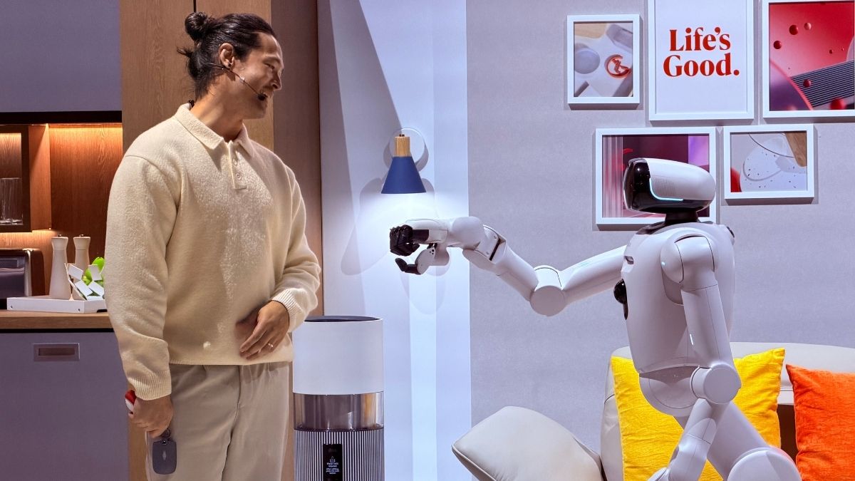 Patrzyłem na robota, który robi pranie i kanapki. Omal nie zasnąłem