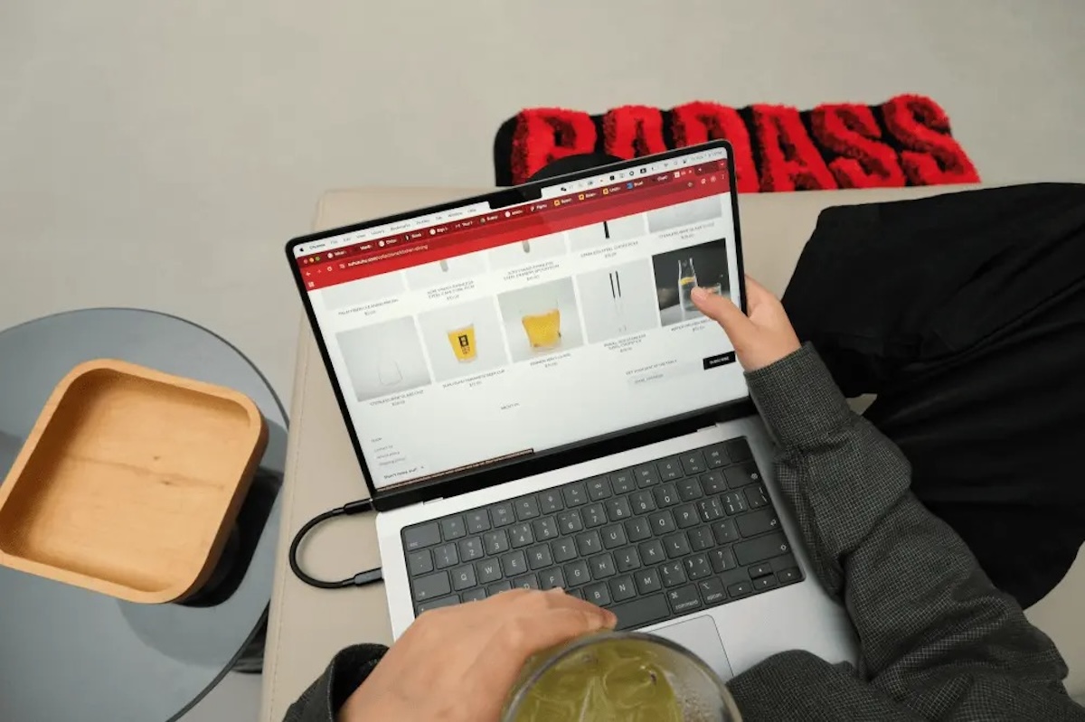 MacBook w końcu dotykowy. Jest na to świetny sposób