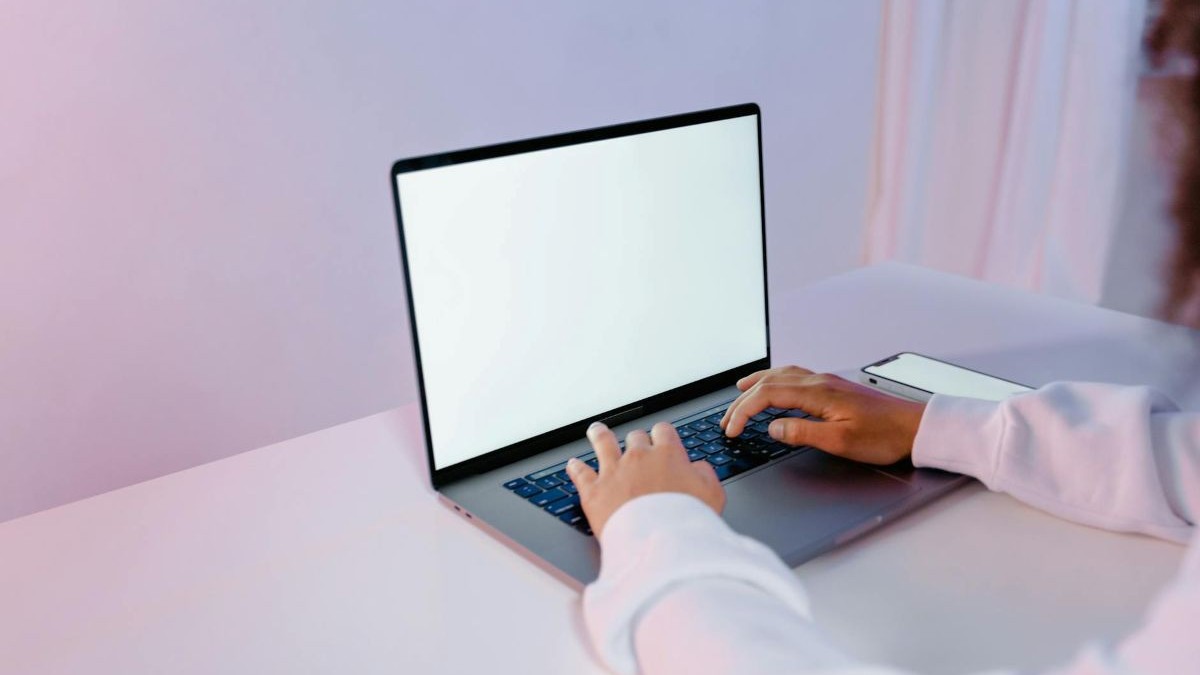 MacBook Pro M5 – czy ten nowy laptop Apple dla profesjonalistów to rewolucja wydajnościowa?