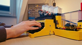 Maszyna do pisania z Lego doczekała się wersji, która zostawia trwały zapis